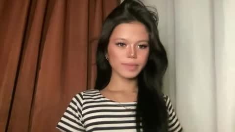 Nicole online show from 26, 4, 2026