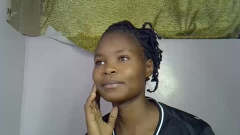 Snapshot of sexy_molyne chatting on 1, 3, 2026 Molyne online show from 1, 3, 2026