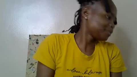 Snapshot of sexy_molyne chatting on 8, 3, 2026 Molyne online show from 8, 3, 2026