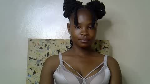 Snapshot of sexy_molyne chatting on 8, 3, 2026 Molyne online show from 8, 3, 2026