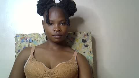 Snapshot of sexy_molyne chatting on 10, 3, 2026 Molyne online show from 10, 3, 2026