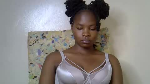 Snapshot of sexy_molyne chatting on 13, 3, 2026 Molyne online show from 13, 3, 2026