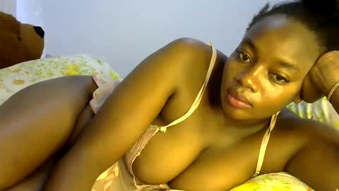 Snapshot of sexy_siera chatting on 5, 2, 2025 laura online show from 5, 2, 2025