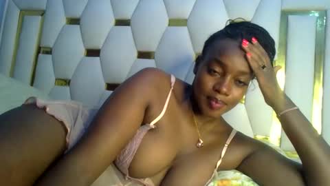 Snapshot of sexy_siera chatting on 24, 2, 2025 laura online show from 24, 2, 2025
