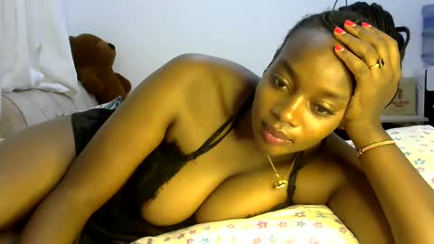 Snapshot of sexy_siera chatting on 25, 2, 2025 laura online show from 25, 2, 2025