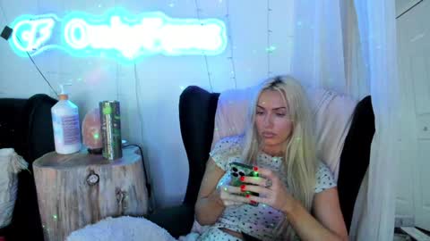 Snapshot of sexyashley_21 chatting on 8, 2, 2025 Ashley Teal online show from 8, 2, 2025