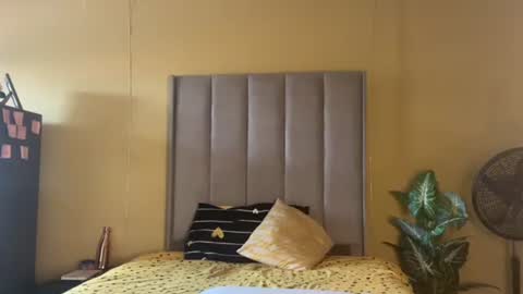 Snapshot of sexyasszeeee chatting on 19, 10, 2025 sexyasszeeee online show from 19, 10, 2025