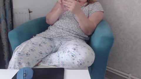 Sexyblonde4u58 online show from 22, 3, 2026