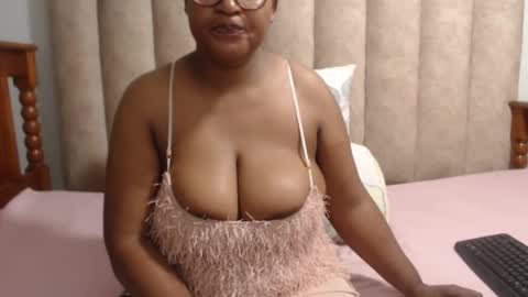sexybustyxx online show from 16, 4, 2026