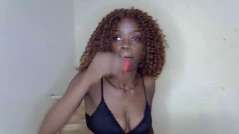 SexyHollyMontana1111 online show from 13, 4, 2026
