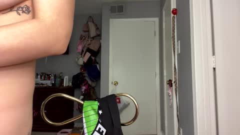 sexymamita22 online show from 14, 4, 2026