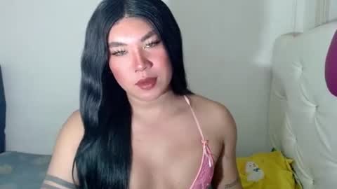 Snapshot of sexymika_xoxo chatting on 5, 12, 2025 Mika online show from 5, 12, 2025