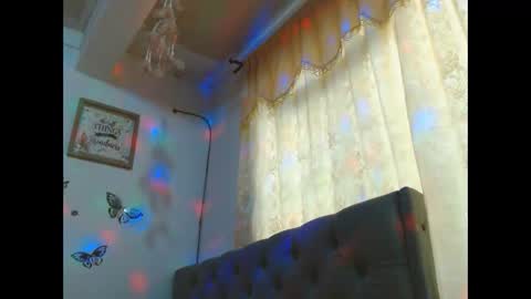 Venus Independent Model online show from 17, 10, 2025