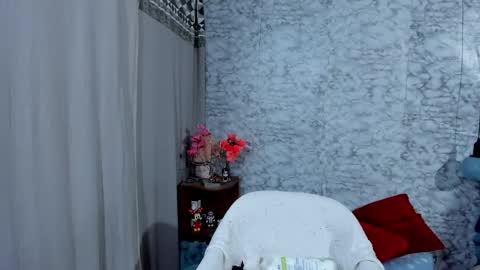 Snapshot of shaden_1 chatting on 22, 10, 2025 Liz online show from 22, 10, 2025