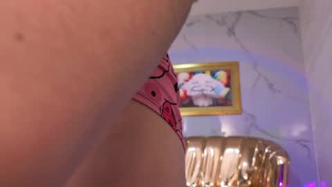 Snapshot of shalon_diaz_sub chatting on 9, 5, 2026 Shalon online show from 9, 5, 2026