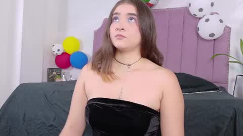 Snapshot of shanntal__ chatting on 4, 7, 2026 Shanntal online show from 4, 7, 2026