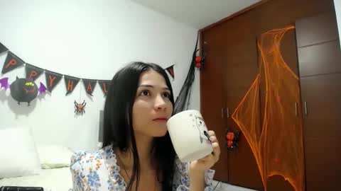 Snapshot of shantalkimberly chatting on 22, 10, 2025 maria online show from 22, 10, 2025