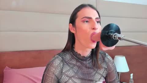  Shantall  online show from 25, 10, 2025