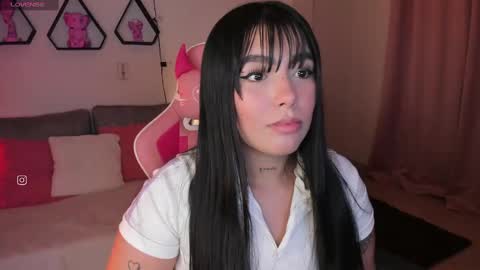 Snapshot of shantall_vidales chatting on 8, 3, 2025   online show from 8, 3, 2025