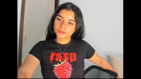 Snapshot of shara_jones chatting on 7, 3, 2025 Sara online show from 7, 3, 2025