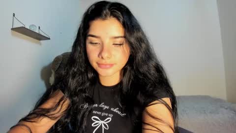 Snapshot of shara_jones chatting on 17, 9, 2025 Sara online show from 17, 9, 2025