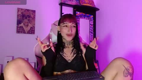 Snapshot of sharaross1 chatting on 18, 4, 2026 sharaross1 online show from 18, 4, 2026