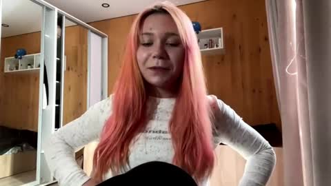 Snapshot of sharellfarina chatting on 7, 4, 2026 Sherry online show from 7, 4, 2026