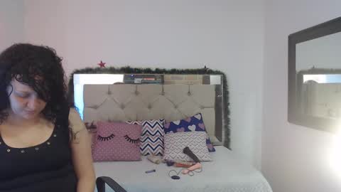 Snapshot of sharlotte__jones chatting on 16, 12, 2024 Sara online show from 16, 12, 2024