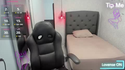 Snapshot of sharonblake5 chatting on 26, 11, 2025 M A G N O online show from 26, 11, 2025