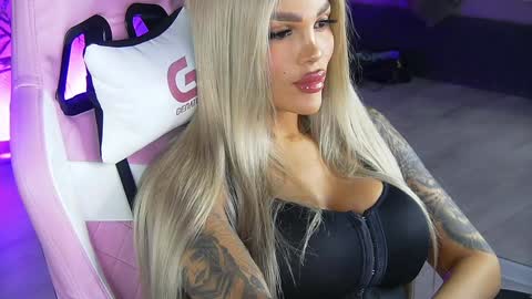 Snapshot of shayblonde chatting on 10, 12, 2024 shayblonde online show from 10, 12, 2024