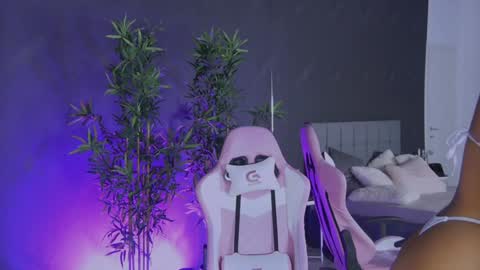 Snapshot of shayblonde chatting on 14, 12, 2024 shayblonde online show from 14, 12, 2024