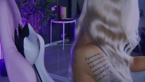 Snapshot of shayblonde chatting on 19, 12, 2024 shayblonde online show from 19, 12, 2024