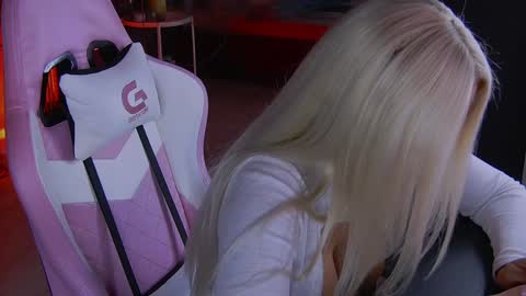 Snapshot of shayblonde chatting on 6, 1, 2025 shayblonde online show from 6, 1, 2025