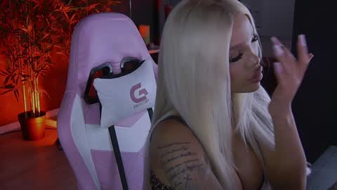 Snapshot of shayblonde chatting on 8, 1, 2025 shayblonde online show from 8, 1, 2025