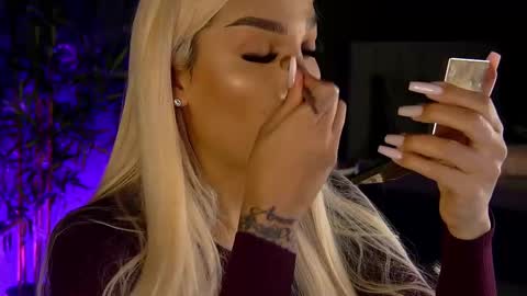 Snapshot of shayblonde chatting on 2, 3, 2025 shayblonde online show from 2, 3, 2025