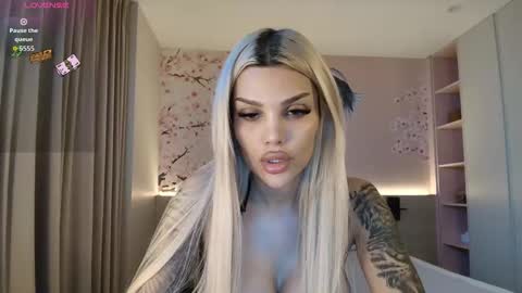 Snapshot of shayblonde chatting on 23, 9, 2025 shayblonde online show from 23, 9, 2025