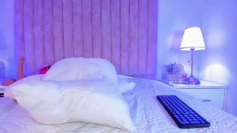 Shayla Davis  online 240 pm - 1000 pm online show from 1, 3, 2025