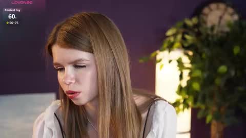 Snapshot of shelleyborom chatting on 17, 10, 2025 Sofia online show from 17, 10, 2025