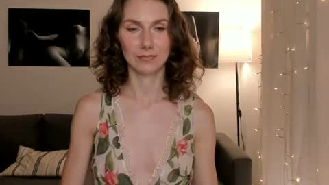 Snapshot of shesleepsnaked chatting on 22, 6, 2026 shesleepsnaked online show from 22, 6, 2026