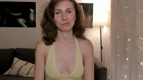 Snapshot of shesleepsnaked chatting on 24, 6, 2026 shesleepsnaked online show from 24, 6, 2026