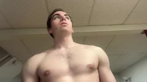 shirtlesshunk15 online show from 27, 4, 2026