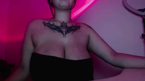 Shopie Hank  online show from 2, 12, 2024