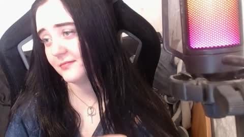 Snapshot of show_for_you chatting on 5, 3, 2025 show_for_you online show from 5, 3, 2025