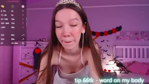 Snapshot of shriya_saran chatting on 31, 10, 2025 Neila online show from 31, 10, 2025