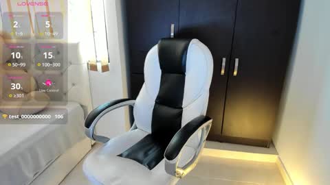 Nahomy online show from 2, 10, 2025