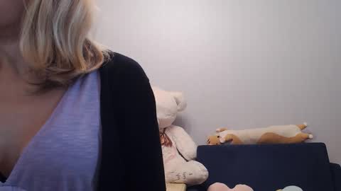 Snapshot of shy_moony chatting on 18, 9, 2025 just Alex online show from 18, 9, 2025