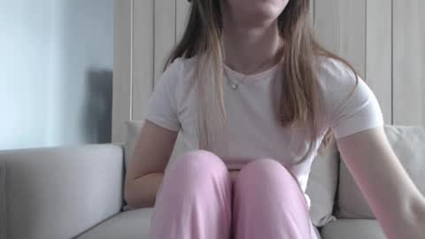 shy_schoolgirl_ online show from 5, 3, 2025