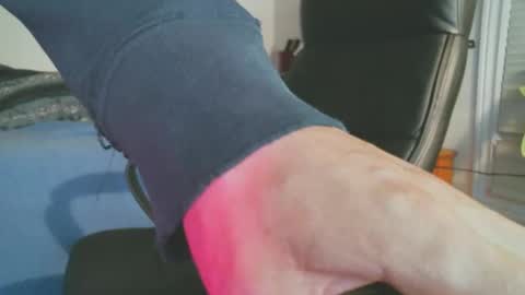 Snapshot of shyboyhugecum2020 chatting on 2, 10, 2025 shyboyhugecum2020 online show from 2, 10, 2025