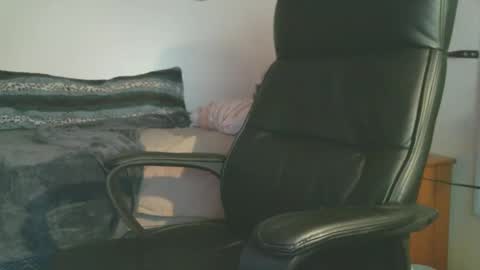 Snapshot of shyboyhugecum2020 chatting on 21, 10, 2025 shyboyhugecum2020 online show from 21, 10, 2025