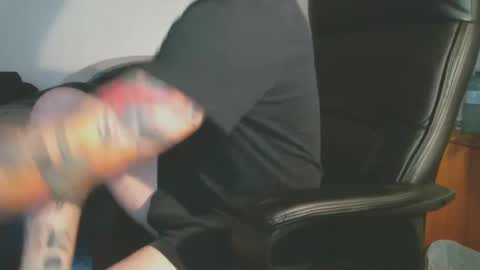 Snapshot of shyboyhugecum2020 chatting on 28, 10, 2025 shyboyhugecum2020 online show from 28, 10, 2025